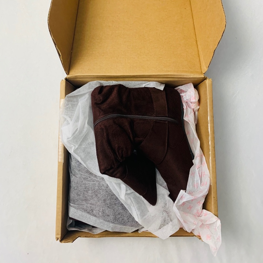 Women’s boots color brown